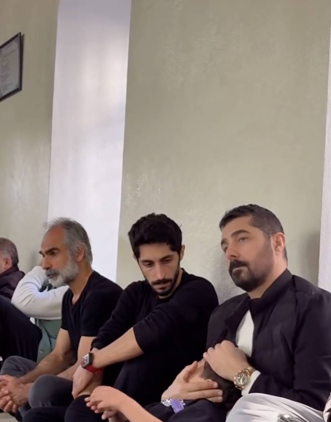 Ahmet Tatlıses’in Yürek Burkan Günü: 25 Yıl Önce Kaybettiği Eşini Dualarla Andı 3